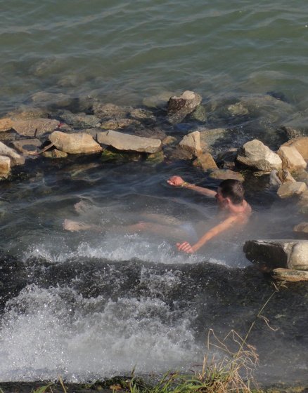 Bányászlány: Termálvízben tisztálkodó hajléktalan. - indafoto.hu